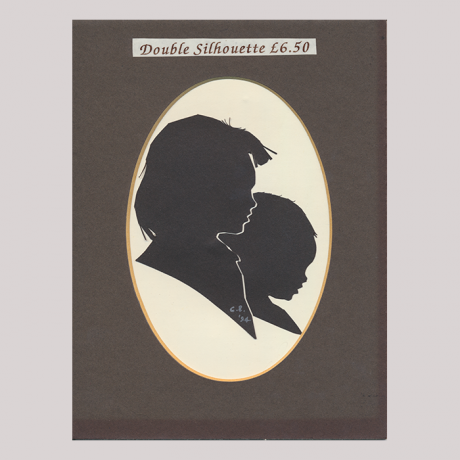 
        Front of silhouette, with two child looking right. Close-up a girl; in the background a boy.